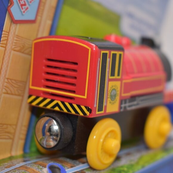 Talking Victor Fisher Price Working Light Thomas & Friends Wooden Railway 2013 - Picture 7 of 9